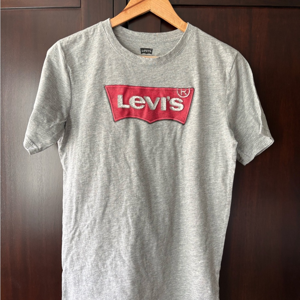 Levi's Gray Short Sleeve Tee with Iconic Logo